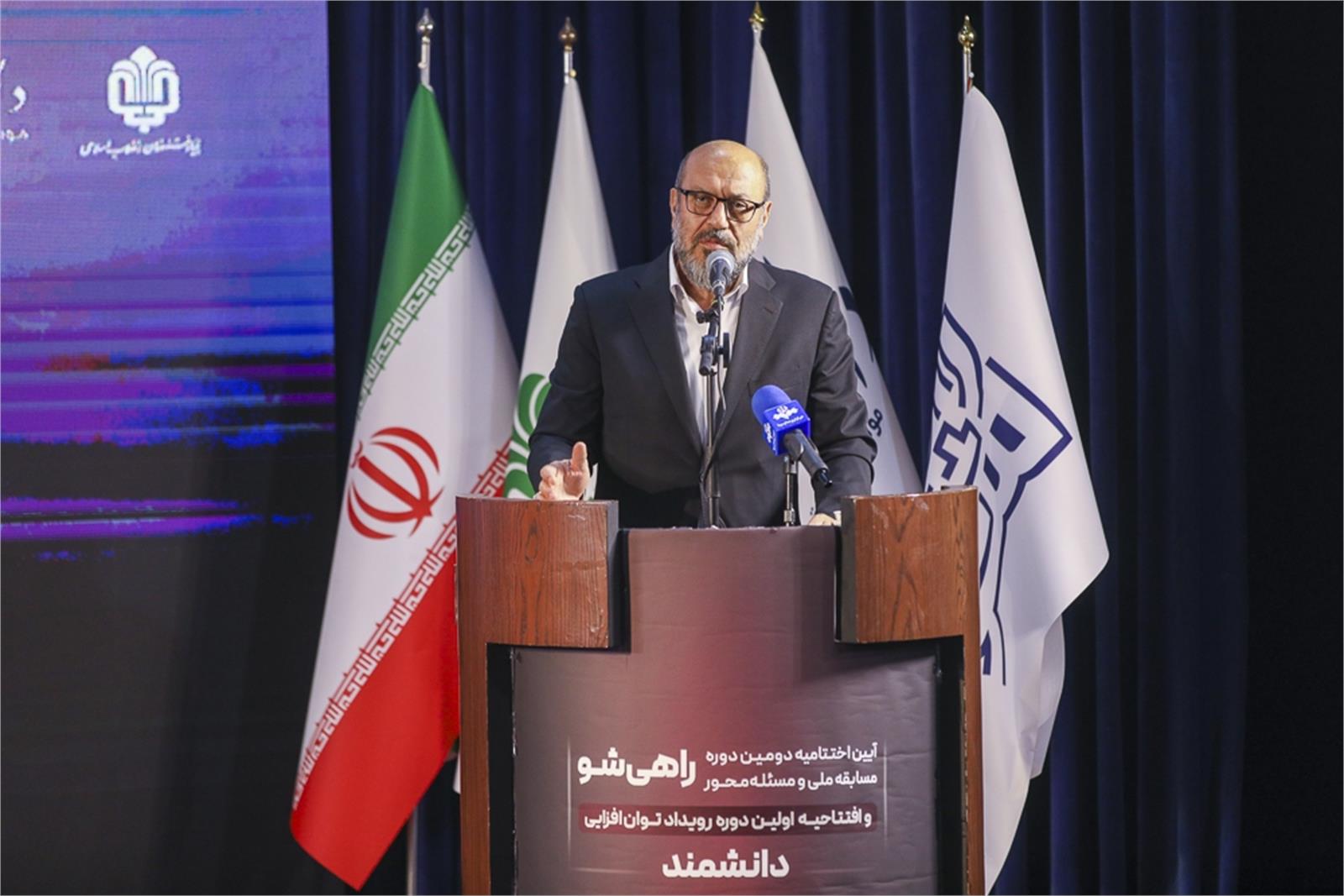 بنیاد مستضعفان خانه نخبگان جوان و انقلابی است/ نخبگان باید کارآفرین و خالق ایده باشند